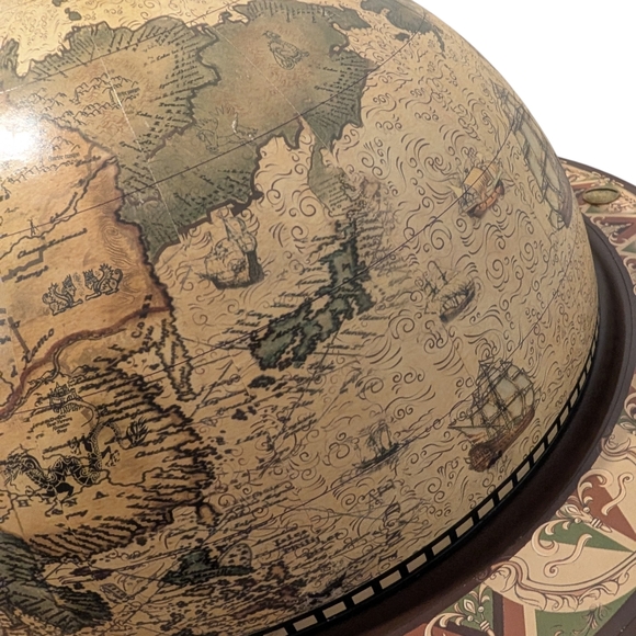 Vintage Style Wooden Tabletop Globe/Map bar with a lift-top design - Picture 12 of 16
